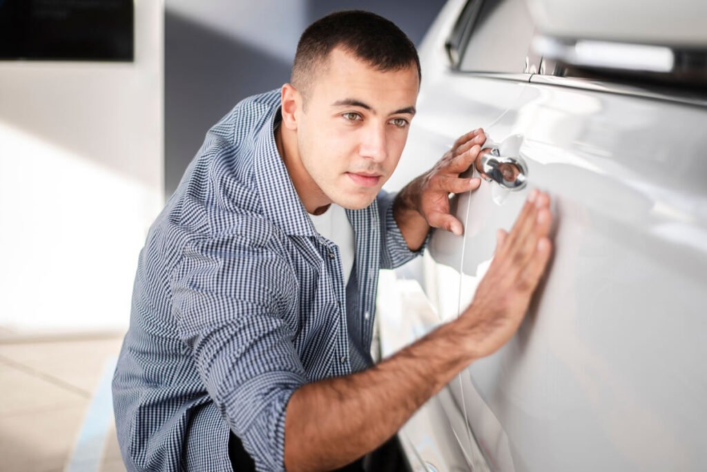 Effacer une rayure profonde sur sa carrosserie : étapes et solutions pas chères 2
